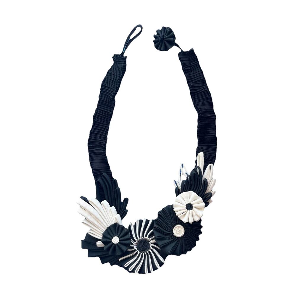 VTG 60s 70s Statement Necklace Fabric Hand Seen Mod London Flower Pinwheel Black